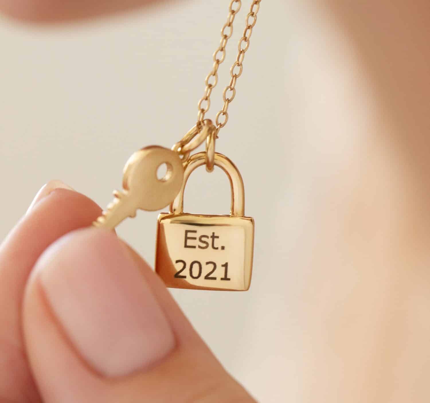 Lock / padlock / necklace / fearless in 2023